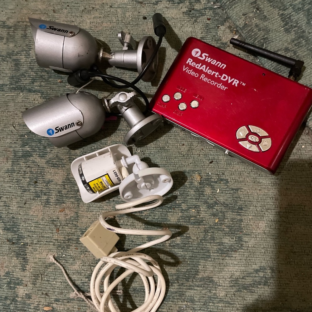 Swann cameras (3) and dvr